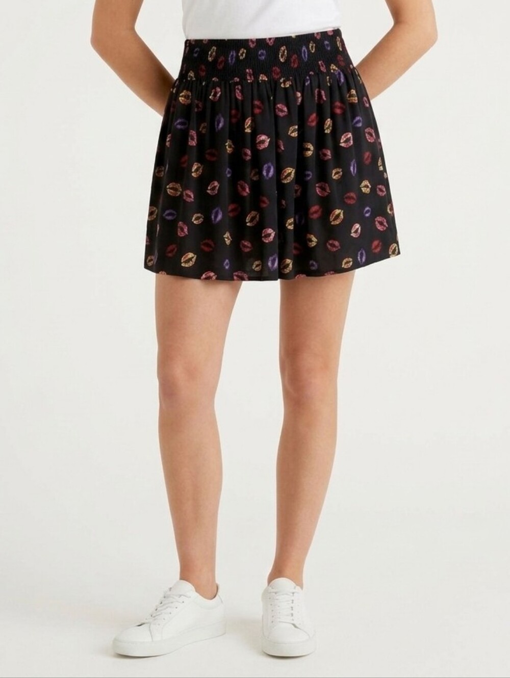 Y2K Vintage Forever 21 Black Skater Mini Skirt Multicolor Lips Kiss Print Medium